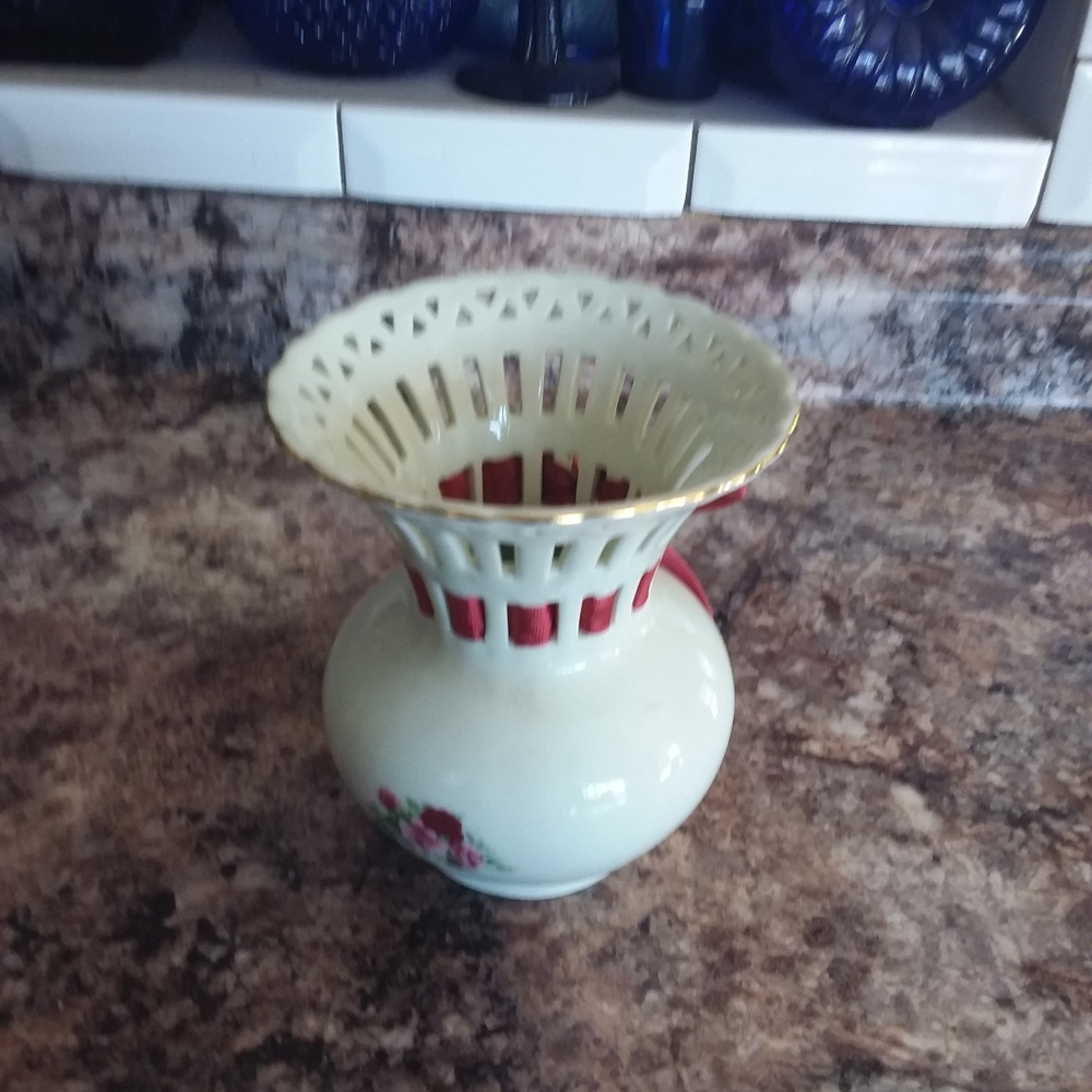 Formalities Vase Roses - Picture 2 of 3